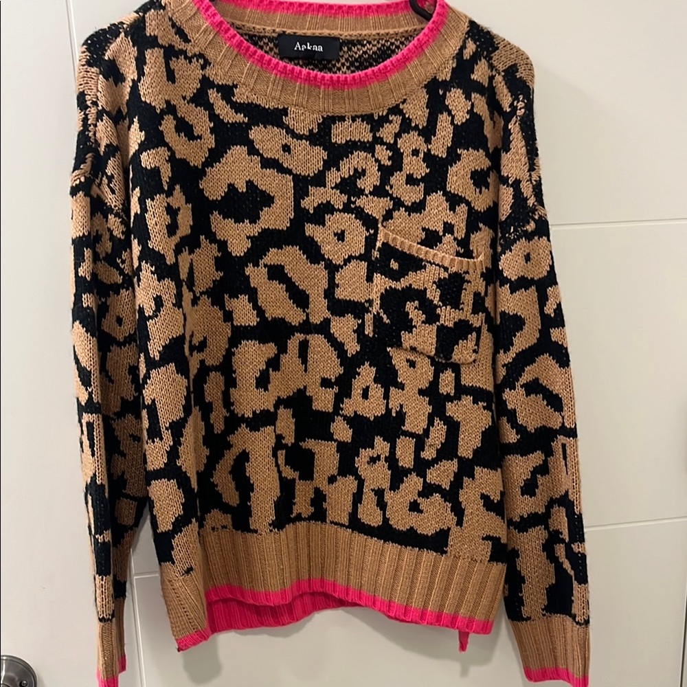 Aakaa: Women's Leopard Print Sweater - Black and Tan with Pink Accents